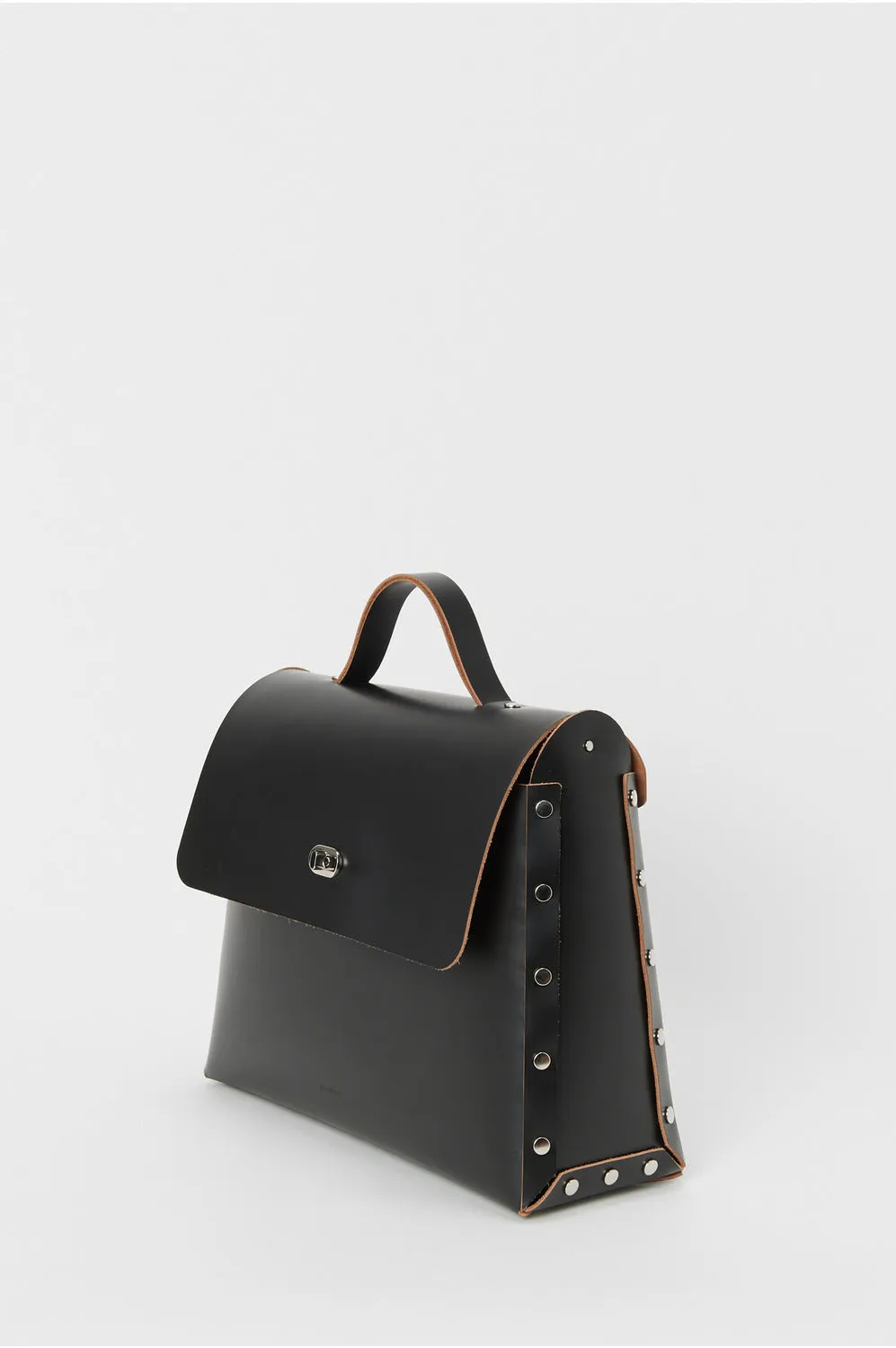 Assemble Bag Flap L in Black