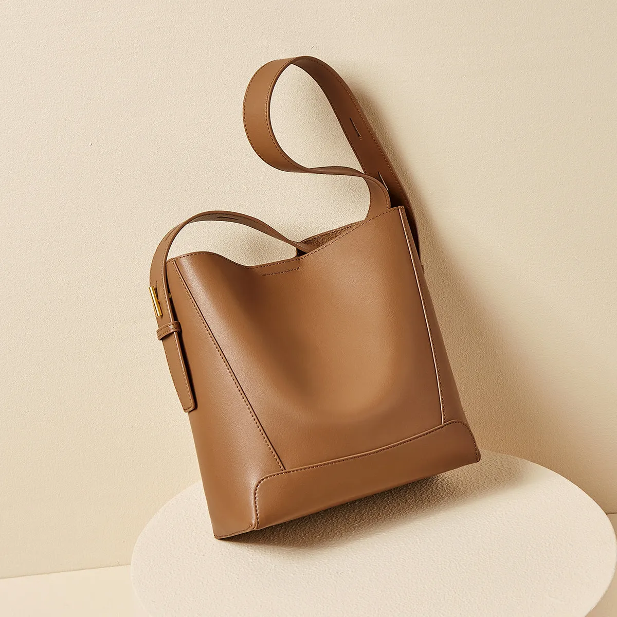 Minimalistic All-Purpose Leather Tote Bag