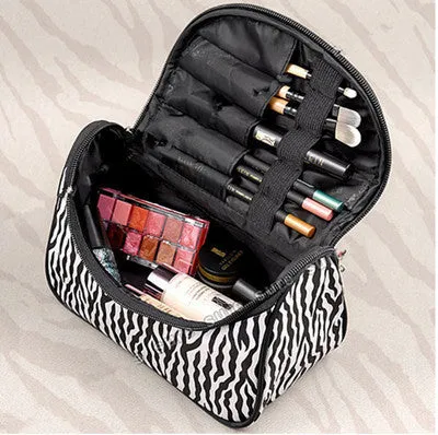 QICAI.YANZI neceser Dot Cosmetic Bag Lady Travel Organizer Accessory Toiletry Zipper 2017 Hot Sale Makeup Bag Holder Bag S386